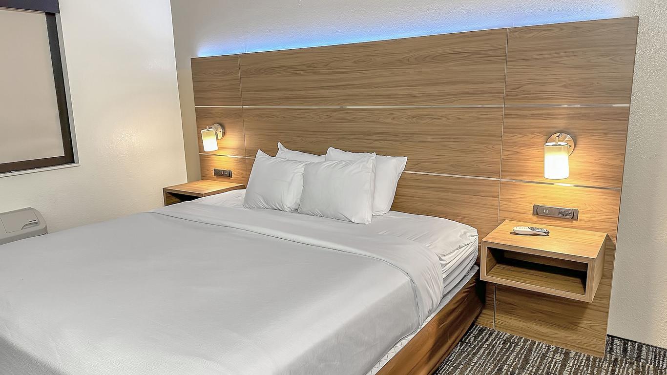 Estherville Hotel & Suites