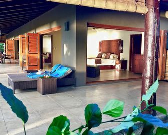 Nai Kawakawa 5 Star, Five Bure Waterfront Complex with Swimming Pool Musket Cove - Nadi - Patio
