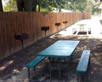 Yellow Diamond Inn - Murfreesboro - Patio