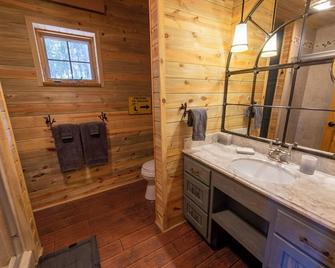 Monarch Crest Chalet- Sauna and Pet Friendly - Monarch - Baño