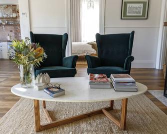 Hazel House Goulburn - Goulburn - Living room