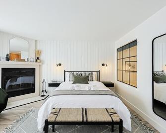 Les Lofts Du Lac Des Sables 1 By Kasania - Sainte-Agathe-des-Monts - Schlafzimmer