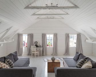 Bergs Gård & Hållsvikens Gård - Västerljung - Olohuone