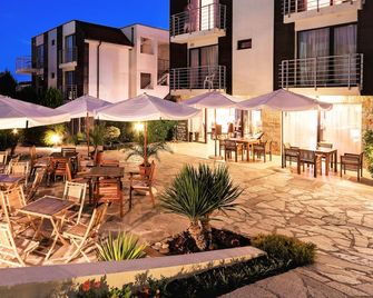 Seaside Apartment with 2 Bedrooms for up to 5 Guests - Słoneczny Brzeg - Patio