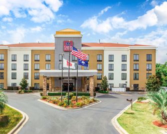 Comfort Suites Clinton near Presbyterian College - Clinton - Будівля
