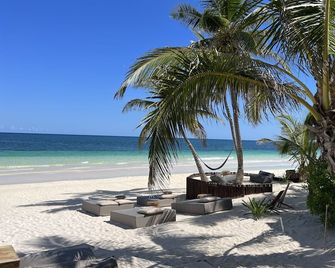 Libelula Tulum Beachfront Hotel - Tulum - Plaj