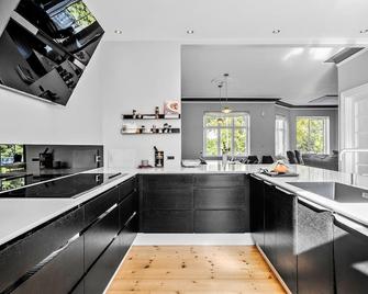 5 Bedroom Nice Home In Nyborg - Nyborg - Küche