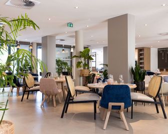 Hilton Garden Inn Tours Centre - טור - מסעדה