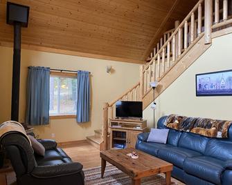 Relax And Unwind In A Family Cabin On The Clark Fork River - Plains - Living room