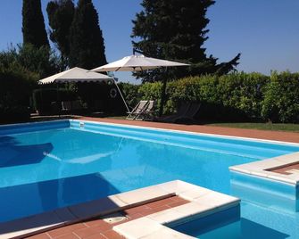 Apartment for 2 with beautiful view near San Gimignano and Volterra. - Castelfalfi - Piscina