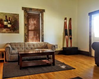 Post Falls Historic Charmer - Post Falls - Living room
