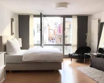 Central Studio Marktplatz View - Weimar - Bedroom