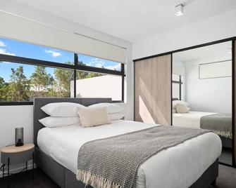 Modern 2-Bed with a Spacious Patio - Brisbane - Bedroom
