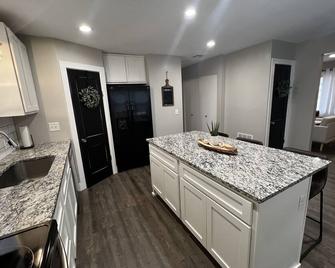 The Modern Farmhouse - Cheney - Cocina