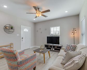 Easy Interstate Access: Quiet Houston Home! - Houston - Sala de estar