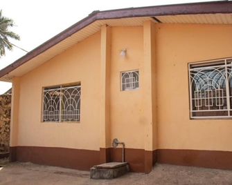 Full Aircon- 3bed Villa- A C- Wifi- Hotwater - Freetown