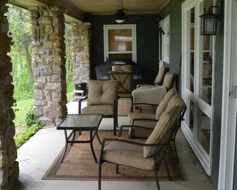 Cozy Mountain home near Covington, Virginia, The Greenbriar and Homestead - Covington