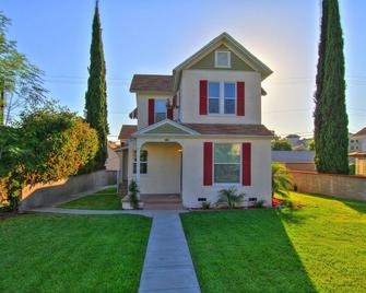 Cozy Uptown Whittier Sleeps 4 , 25 mins. to Disneyland - Whittier - Building