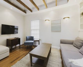 Charming Carriage House Forsyth Park Dogs Ok - Savannah - Sala de estar