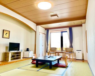 Nanporo Onsen Heart & Heart - Ebetsu - Sala de estar