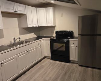 Pool Oasis Big Yard 1 Bedroom + 1 Living room with SofaBed nearby Train to NYC - Farmingville - Cocina