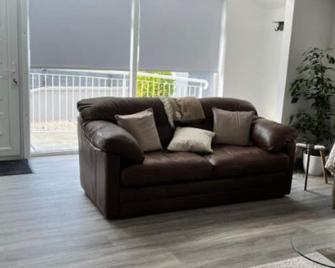Heirloom Lodge, a cozy one-bedroom rental infused with luxurious touches. - Nenagh