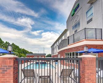 Holiday Inn Express & Suites Foley - N Gulf Shores - Foley - Building