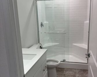 Stunning Lakeview Home • Peaceful Stay in a Private Gated Community - Menifee - Baño