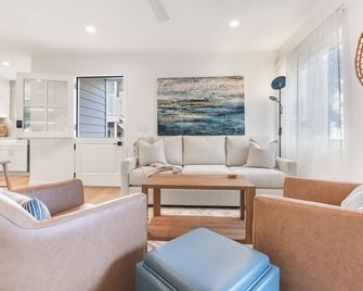 June Discount-Book Now - Modern Beach Condo - Luxury Coastal Retreat - Dana Point - Living room
