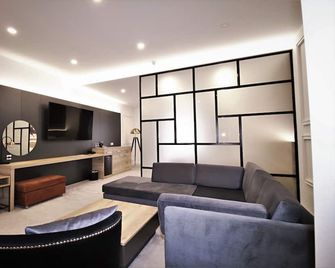 Hotel Magnus Trencin - Trenčín - Wohnzimmer