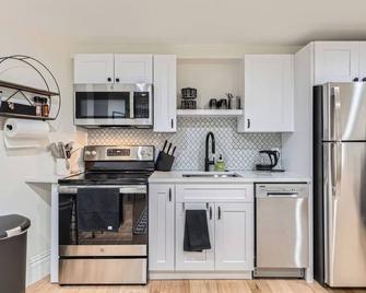 Lioness Downtown Den - Denver - Kitchen