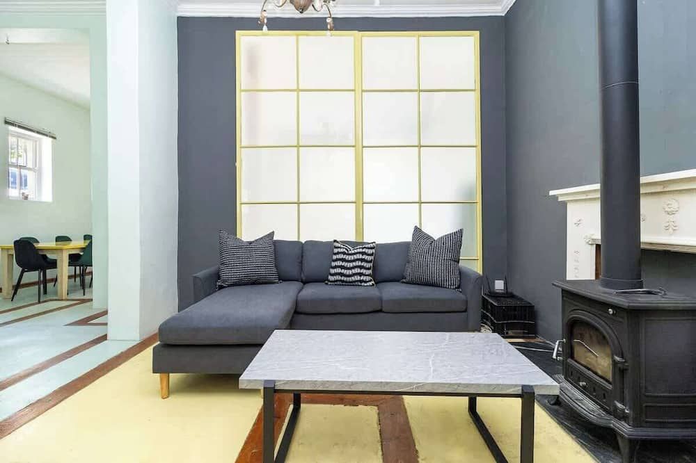 Funky Pet Friendly, 2-Bedroom Escape, Bo-Kaap - קייפ טאון - סלון