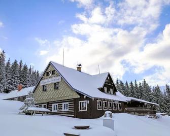Wonderful private villa for 23 people with WIFI, TV, terrace, pets allowed and panoramic view - Dvůr Králové nad Labem - Gebäude