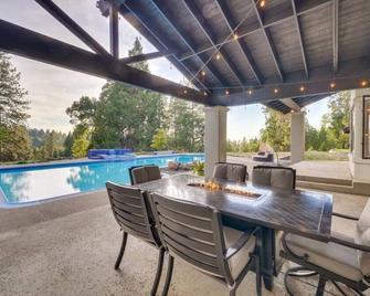 Mansion, Pool, Game Room - Pollock Pines - Restaurant