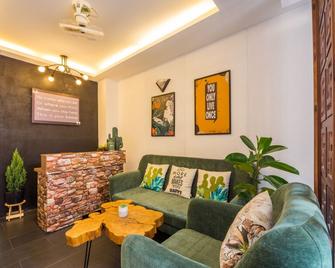 Cactusland Homestay - Tran Hung Dao - Ho Chi Minh City - Living room