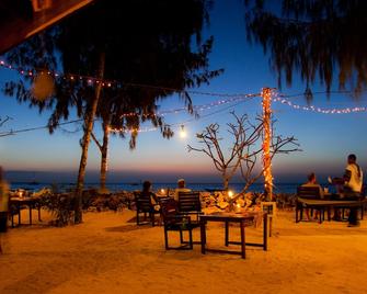 Flame Tree Cottages - Nungwi - Restaurante