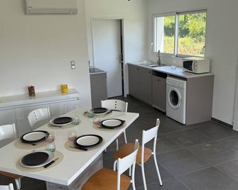 House with heated pool - Vinezac - Essbereich