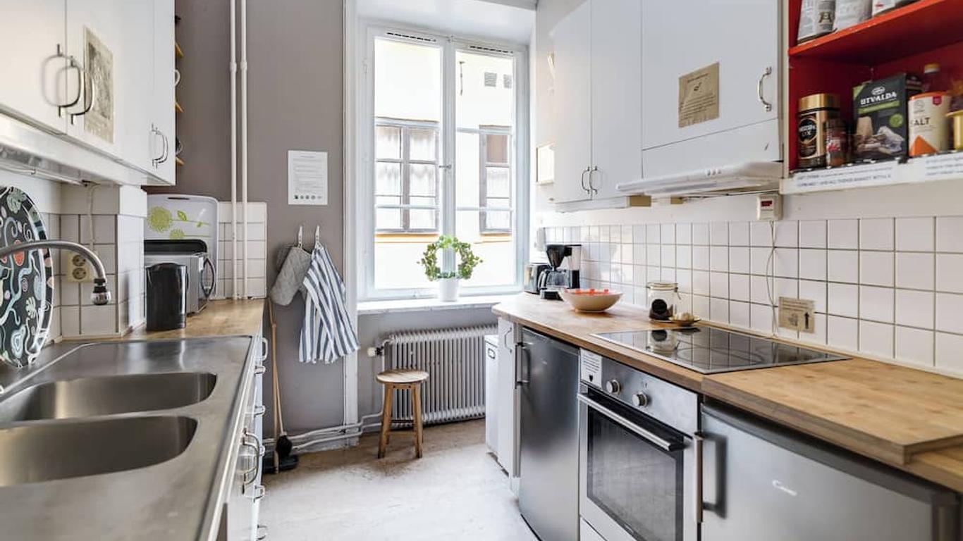 Castanea Old Town Hostel