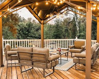 CanDi on the Cane Guesthouse - Natchitoches - Balcony