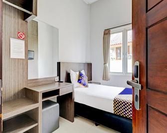 D River Guest House - Bandung - Bedroom