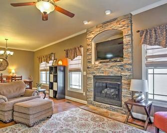 5 Star Near Downtown & Biltmore - Asheville - Living room