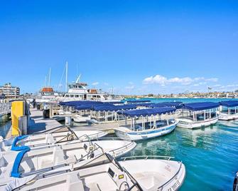 Newport Beach Vacation Rental - Short Walk to Pier - Newport Beach