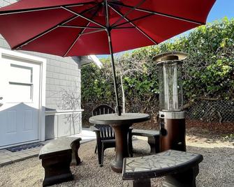 Brand New Private One Bedroom Cottage with a Wet Bar/Kitchenette - Cupertino - Patio