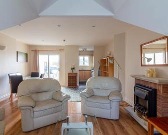 GuestReady - Castle Proximity and Modern Charm - Dublin - Living room