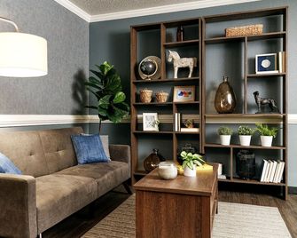 Intown Suites Extended Stay Newport News Va - North - ניופורט ניוז - סלון