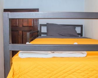 Aloj Entero 1km Juan Santamaría Airport - Alajuela - Habitación