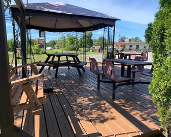 Town And Country Motel - Parry Sound - Patio