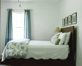 1950's Cottage Convenient to Savannah - Bloomingdale - Schlafzimmer