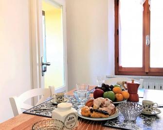 The Blue Lodge-Cozy Flat Close To Piazza Del Campo - Siena - Sala pranzo