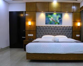 Sky Lawn Hotel, Restaurant & Conference Center - Rangpur - Bedroom